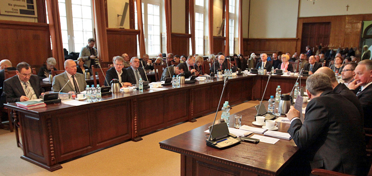 Przed radnymi 21 projektów uchwał. Nad czym będą dziś procedować podczas sesji RM?