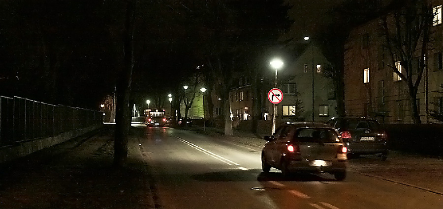 Ledowe latarnie wkraczaj na ulice Elblga. Kolejne z nich zostan owietlone