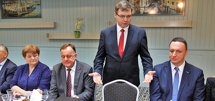 Wojewoda znów odwiedził Elbląg. Zwiedzał fabryki mebli Wójcik i spotkał się z przedsiębiorcami