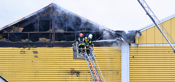Pożar browaru w Braniewie. Z ogniem walczyli strażacy z całego regionu
