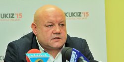 Pose� Andrzej Kobylarz: Nagonka medialna, jak� wywo�ano wok� nocnych posiedze�, jest co najmniej dziwna