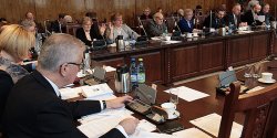  Trwa sesja RM. Nad czym proceduj� radni?