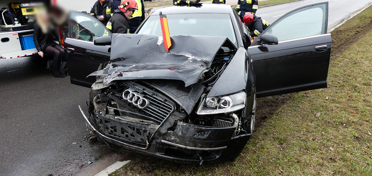 Płk. Dąbka-Węgrowska: wypadek na skrzyżowaniu. Jedna osoba w szpitalu po zderzeniu dwóch osobówek