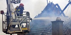 Po�ar i tragedia mieszka�c�w budynku w miejscowo�ci P�lko pod Pas��kiem. Dach nad g�ow� straci�o 30 os�b