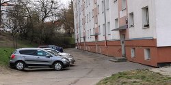 Na Odzieowej nie bdzie ju parkowania pod oknami. Miasto wybuduje nowe miejsca postojowe