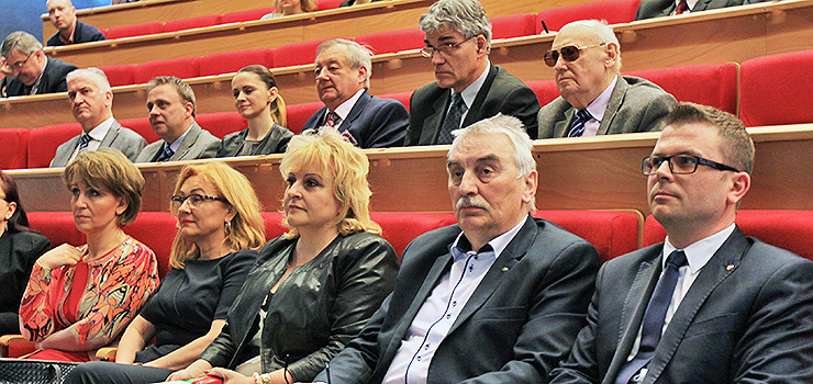 Jak zmniejszyć bezrobocie? Szansą na rozwój jest inwestycja w kadry