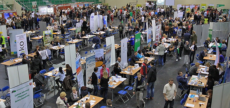 Prawie 900 ofert pracy czekało na elblążan podczas 19. Targów Pracy i Edukacji- zobacz film