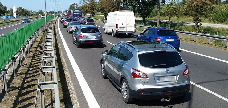 Coraz większy ruch na drogach wokół Elbląga. Tłoczno robi się na obwodnicy i w kierunku Gdańska