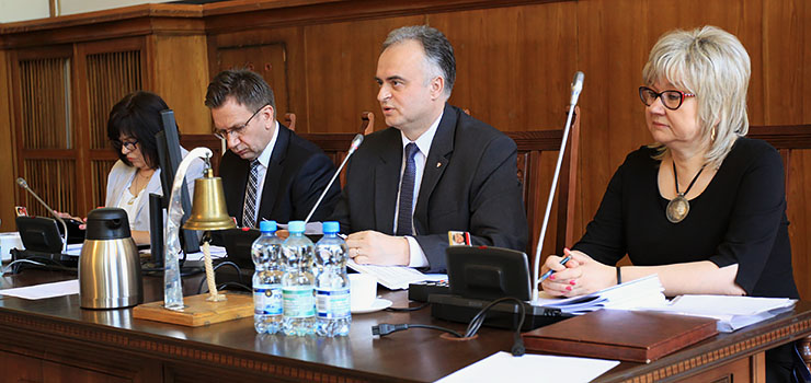 Trwa sesja Rady Miasta. Czym zajmować będą się radni?