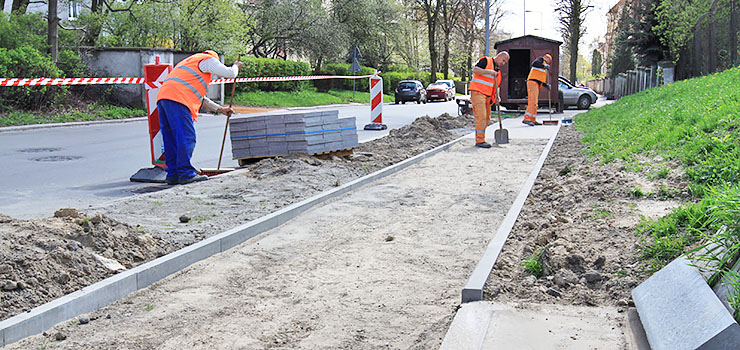 W mieście ruszyły remonty chodników. Sprawdź, gdzie będziemy chodzić wygodniej