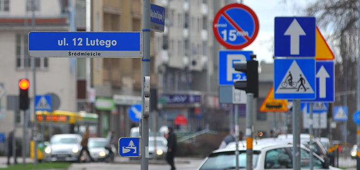 Potrąciła autem dwóch mężczyzn przechodzących przez przejście przy ul. 12 Lutego. Miała 1,74 promila