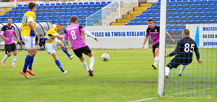 Olimpia Elbląg rogromiła MKS Korsze. Walka o awans nabiera tempa