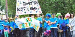 Przeszli ulicami Elbl�ga, by okaza� wsparcie osobom niepe�nosprawnym - zobacz zdj�cia