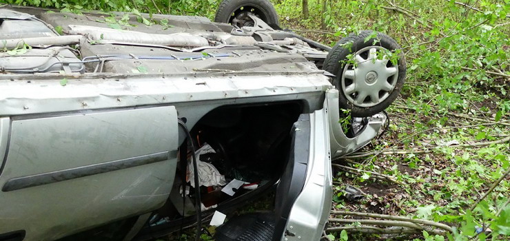 Pijany kierowca, pijany pasażer i dachowanie. Zobacz jak się tłumaczyli