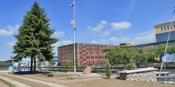 Obelisk niemieckich za�o�ycieli i nowy plac flagowy. Zobacz, jak zmieni�o si� nabrze�e „Fali”