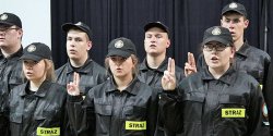 Wst�pili w szeregi M�odzie�owej Dru�yny Po�arniczej ZST-I - zobacz zdj�cia