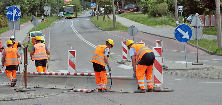 Utrudnienia na Konopnickiej. Połowa skrzyżowania z Niepodległości zamknięta. Ruszyła budowa ronda