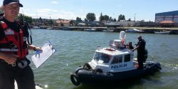 Wy�owiono z wody cia�o 49-latka. „Z relacji �wiadk�w wynika, �e m�czyzna wypad� z jachtu”