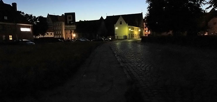 Zamkowa po zmroku od lat tonie w ciemnościach. Miasto wyda ok. 200 tys. zł na jej oświetlenie