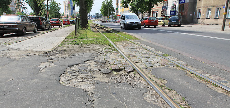 Przez 4 miesice urzdnicy nie byli w stanie ustali, kto powinien zaata dziur na Krlewieckiej