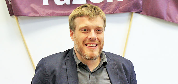 Adrian Zandberg: W małych miastach ludzie boją się, że jeśli się sprzeciwią lokalnym władzom to oberwą