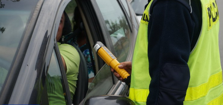 Kierowa audi nie majc uprawnie. By pod wpywem alkoholu