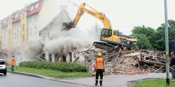 Z Traugutta znikn�a kolejna kamienica. By�a w z�ym stanie technicznym