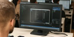 Rynek pracy szuka programist�w