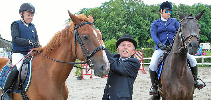 Jeźdźcy dopisali, publiczność też. Zobacz zdjęcia z zawodów i festynu Fundacji Końskie Zdrowie