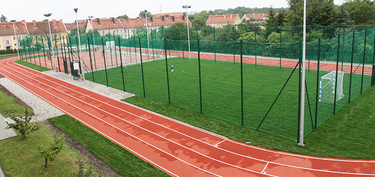 Królowa sportu ma w Elblągu swój pierwszy obiekt. Zobacz nowego Orlika lekkoatletycznego