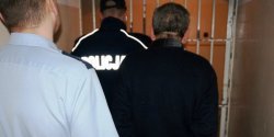 Wyrzuci� psa przez okno, teraz odpowie przed s�dem 
