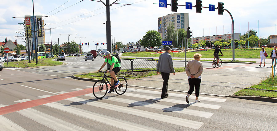 Elblążanie chcą ścieżek rowerowych, ale nie potrafią z nich korzystać  