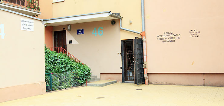 Zakaz wyprowadzania psów nie ma mocy prawnej. Mimo to, znaków wciąż przybywa