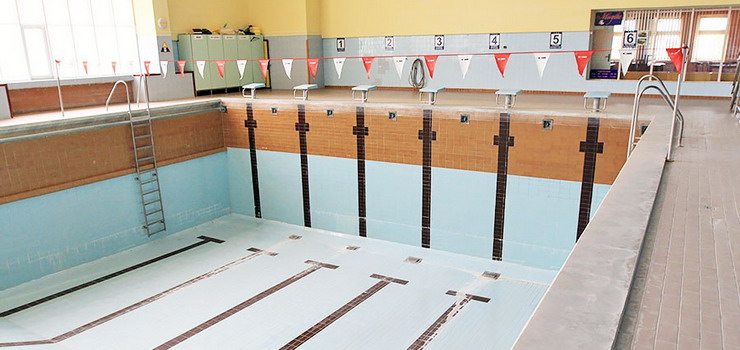 Minister przekaże Elblągowi 2,7 mln zł na remont basenu. Kiedy ruszy jego przebudowa?