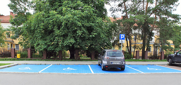 Po 7 miesicach udao si pomc pacjentom Centrum Rehabilitacji "Krasnal". Dla nich powstao 8 miejsc parkingowych