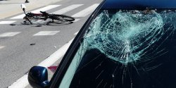 Browarna: potr�cenie rowerzysty na rondzie. Ranny m�czyzna w szpitalu