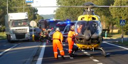 Wypadek w Kazimierzowie. Cztery osoby w szpitalu. W akcji �mig�owiec LPR