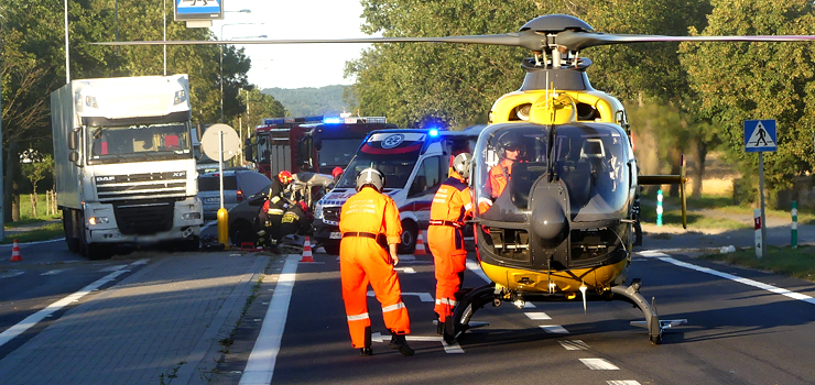 Wypadek w Kazimierzowie. Cztery osoby w szpitalu. W akcji śmigłowiec LPR