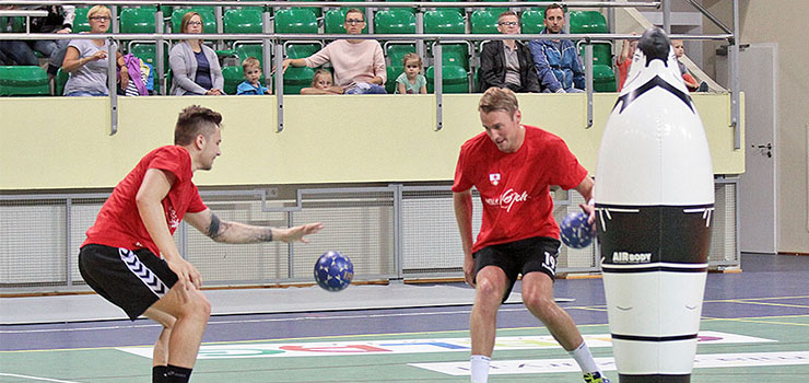 Meblarze pokazali kibicom jak trenują. Trening obserwował Michael Biegler