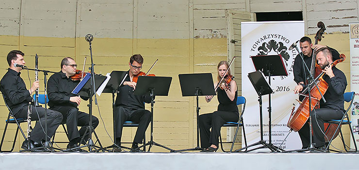 "Miejsce jest pośród drzew, a to sprzyja odbiorowi muzyki". Za nami kolejny koncert w ramach Letniego Salonu Muzycznego