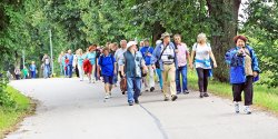 Z przewodnikiem zaw�drowali na koniec Elbl�ga. Zobacz zdj�cia ze spaceru po Pr�chniku