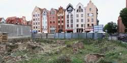 Dziaka na rogu Rzenickiej i Starego Rynku ma nowego waciciela. Kiedy ruszy budowa kamienic?