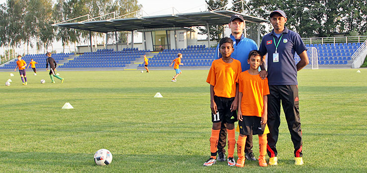 Sportowa delegacja z Malediwów z wizytą w Elblągu. Przyjechali, by uczyć się piłkarskiego rzemiosła