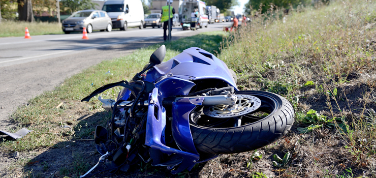 Motocyklem uderzy w toyot. Grony wypadek w Pasku