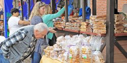 Jarmark pe�en smak�w i aromat�w. Rozpocz�o si� Elbl�skie �wi�to Chleba 