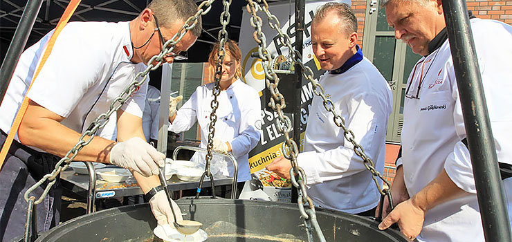 Kucharze nas uraczyli. Dzisiaj znów zapraszają do wspólnego gotowania