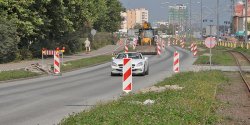 Remont w szybkim tempie. Pierwszy odcinek D�bka z now� nawierzchni�. Czas na kolejny