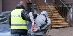 Tragedia na Ja�minowej - 26-latek �miertelnie rani� no�em swoj� babci�. Dlaczego nie trafi do wi�zienia?