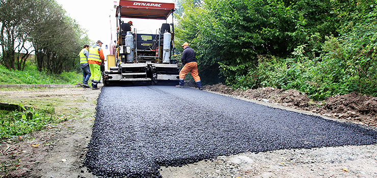 Prezydent zdecydował - Elblążanie zapłacą 170 tys. zł za odnowę drogi do kilku posesji i pól. Skąd taka decyzja?