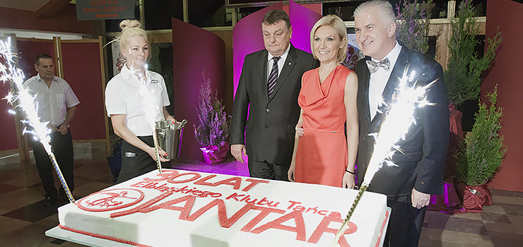 "Pasja do tańca i zaangażowanie towarzyszą nam od 30 lat". Zobacz jak świętowano jubileusz klubu Jantar